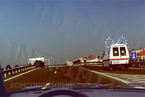 Questão IMT: A ambulância deve ceder a passagem ao entrar na auto-estrada?