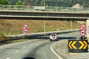 Questão IMT: O sinal vertical de forma triangular é utilizado para avisar os condutores: