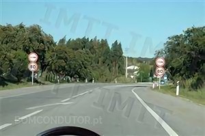 Questão IMT: A sinalização da via onde circulo permite-me ultrapassar um automóvel?