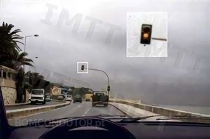 Questão IMT: Os sinais luminosos têm o objectivo de regular o trânsito.