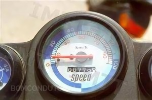 Questão IMT: Em estrada, a velocidade máxima permitida aos condutores de ciclomotores é de: