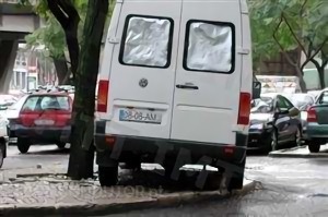 Se um veículo estiver estacionado indevidamente, pode ser bloqueado? (2941)