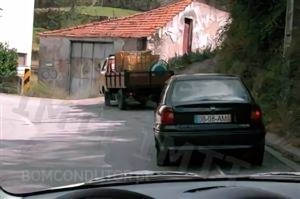 Pode ser bloqueado o veículo que se encontre em local de estacionamento  limitado, para além do tempo (2906)