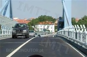 Questão IMT: Ao circular numa ponte posso inverter o sentido de marcha?