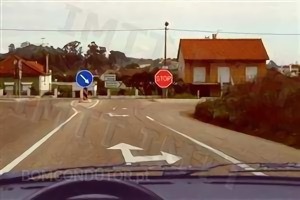 Questão IMT: O sinal de obrigação impede-me de mudar de direcção à esquerda?
