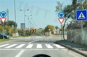 Quando tem de dar prioridade aos peões na estrada? - Circula Seguro