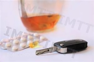 Questão IMT: A condução de veículo na via pública com uma taxa de álcool no sangue igual a 1,2 g/l é sancionada com pena de prisão. Concorda com esta afirmação?