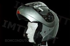 Questão IMT: A camada de protecção interior de um capacete tem a função de absorver o impacto em caso de acidente.