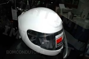 Questão IMT: Durante a condução de um motociclo, quanto mais leve for o capacete: