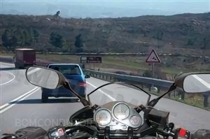Questão IMT: Na condução de um motociclo de duas rodas em situação de vento: