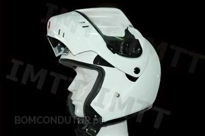 Questão IMT: O peso do capacete de protecção tem influência no conforto do motociclista?