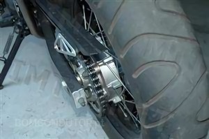 Questão IMT: Na condução de um motociclo, as características dos pneus influenciam directamente as condições de segurança activa.