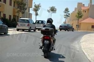 Questão IMT: O aumento da velocidade num motociclo pode aumentar a vibração do conjunto condutor/veículo, o que: