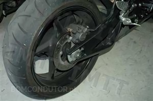 Questão IMT: Pode dizer-se que os motociclos são considerados instáveis por causa da fraca aderência dos pneus?