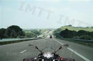 Questão IMT: Se, numa auto-estrada, o condutor de um motociclo circular apenas com as luzes de presença ligadas: