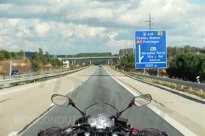 Questão IMT: Um motociclista deve circular sempre com as luzes de cruzamento ligadas: