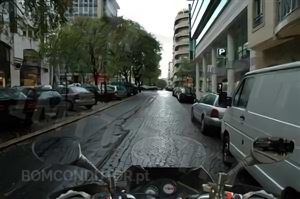 Questão IMT: Na condução de um motociclo de duas rodas em piso molhado: