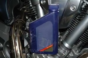 Questão IMT: A que nível o óleo do motor dos motociclos se deve manter?